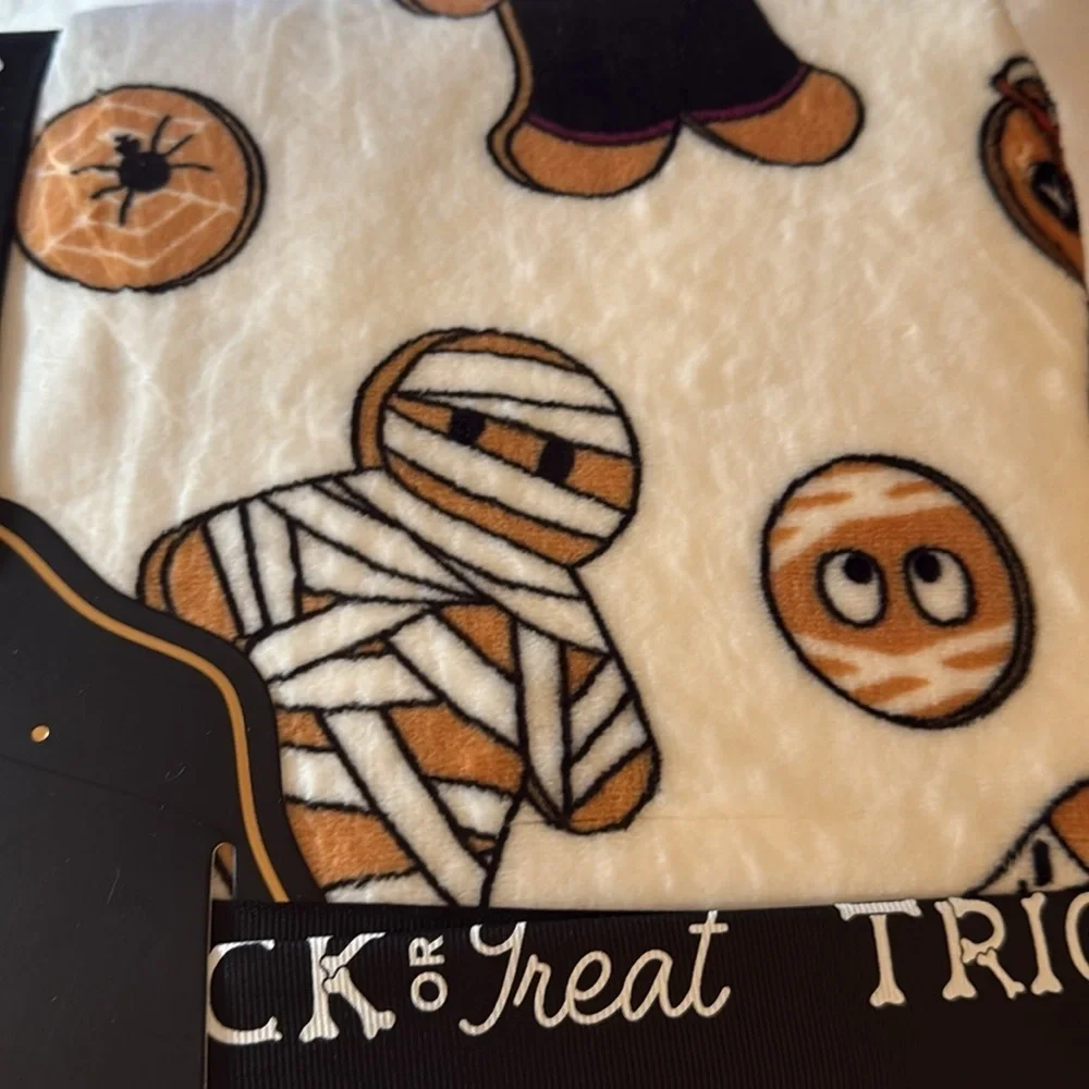 Trick or treat Halloween full/queen gingerbread costume blanket